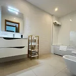 Апартаменты Nestsea Your Luxury Retreat *