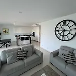 Апартаменты Nestsea Your Luxury Retreat *